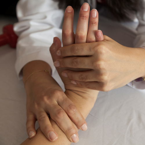 hand-pain-the-sports-clinic-physiotherapy-oakville-on