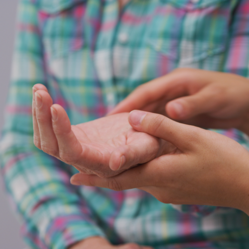 wrist-pain-the-sports-clinic-physiotherapy-oakville-on